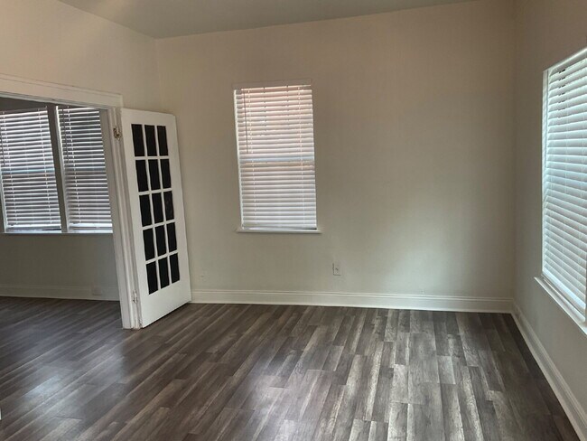 Building Photo - 1 Bedroom Close to SAC/Alamo Heights