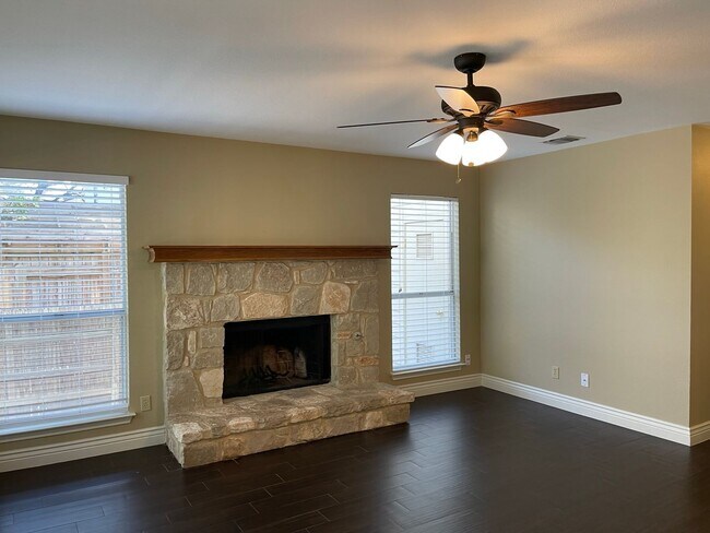 Building Photo - 13731 Oak Pebble