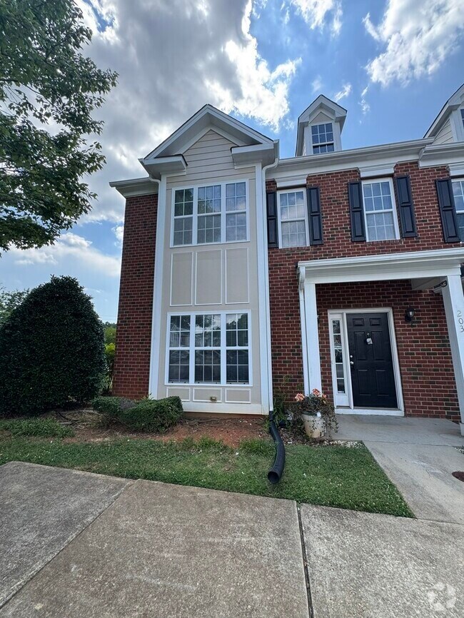 Building Photo - 3 Bed END UNIT! AVAILABLE NOW!