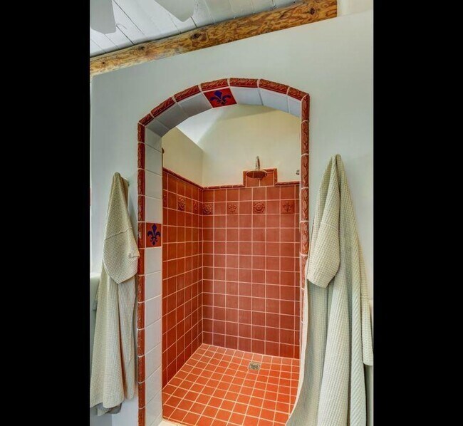 Building Photo - Live in a Piece of Santa Fe’s History – Av...