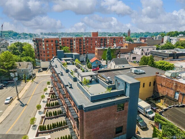 Building Photo - 172 E Prospect Ave