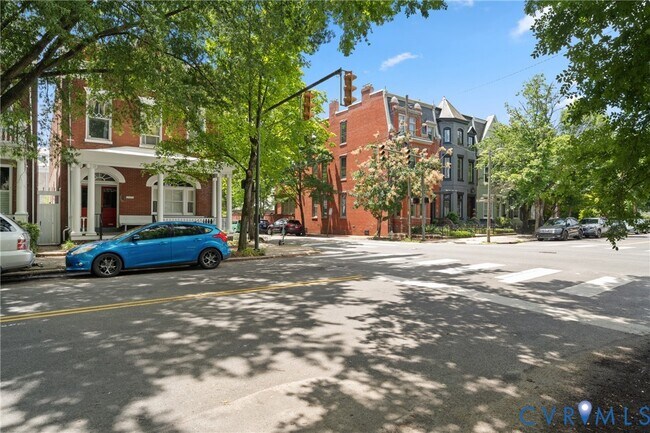 Building Photo - 1527 Grove Ave
