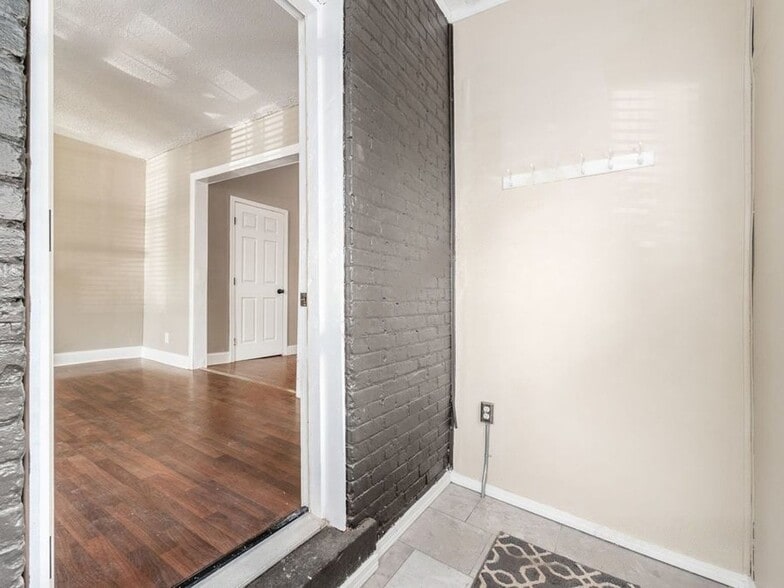 Building Photo - 274 S Skidmore St
