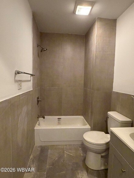 Building Photo - 345 Hastings St