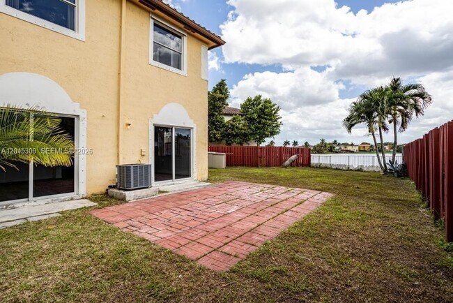Building Photo - 5090 SW 136th Ave