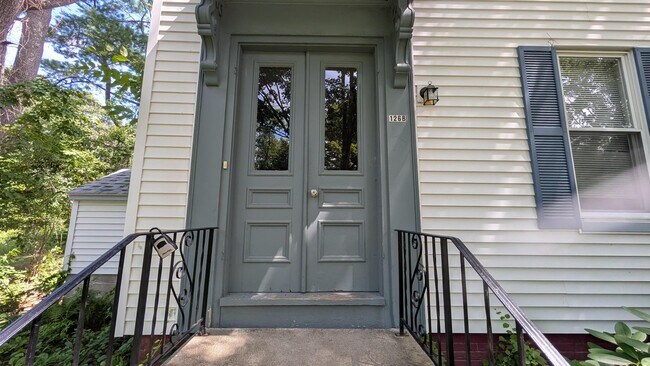 Building Photo - 126 Sullivan St
