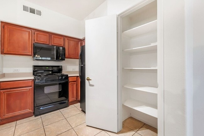 Building Photo - Spacious single-level, first-floor unit featuring 3 bedrooms and 2 bathrooms.