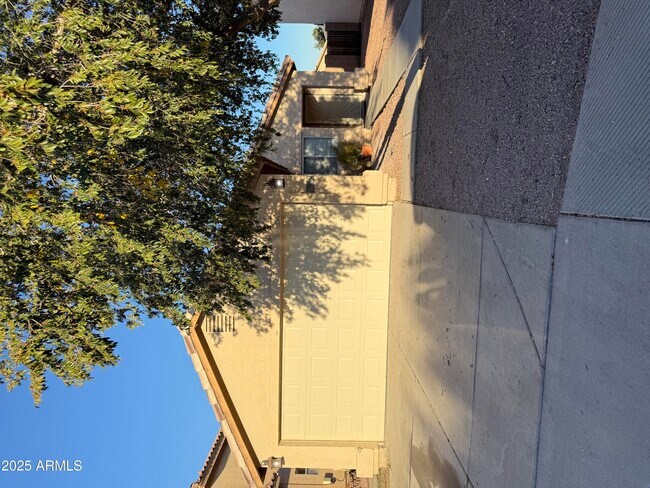 Building Photo - 12811 N Palm St