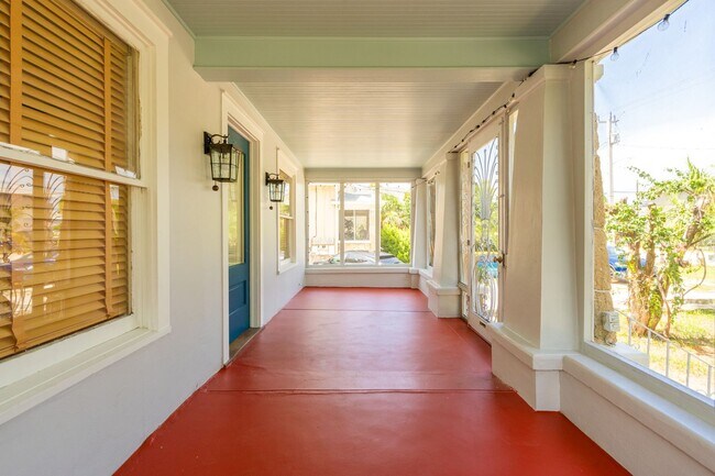 Building Photo - Charming 3 Bedroom, 2 Bathroom Two-Story H...