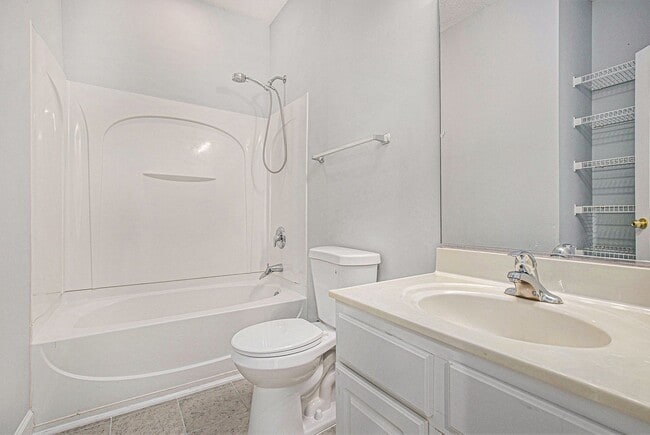 Building Photo - Beautifully Updated 3BR/3BA Coastal Townhome in Prime Location!