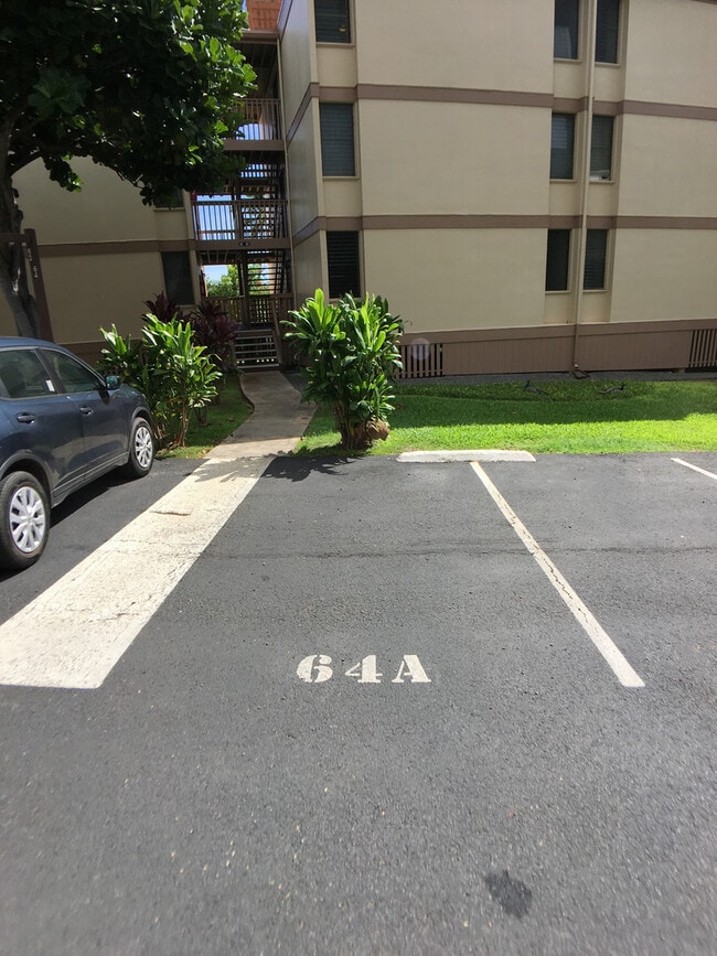 Building Photo - Makaha Valley Plantation 64-A  Nice 2 Bedr...