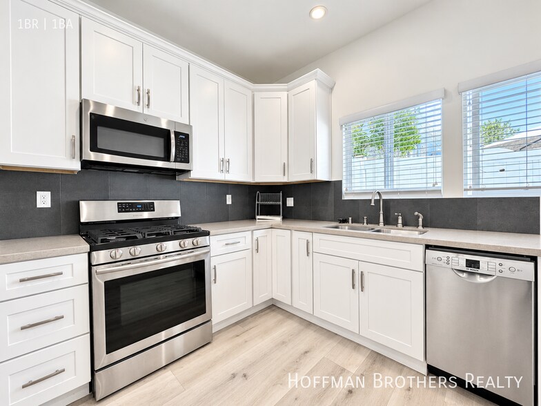 Building Photo - 420 S Citrus Ave