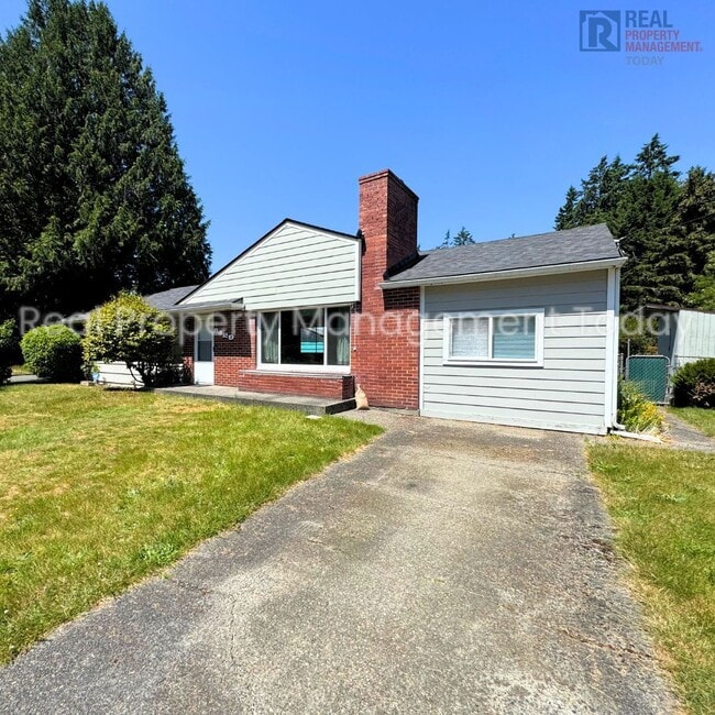 Primary Photo - Charming 3 Bedroom Rambler!