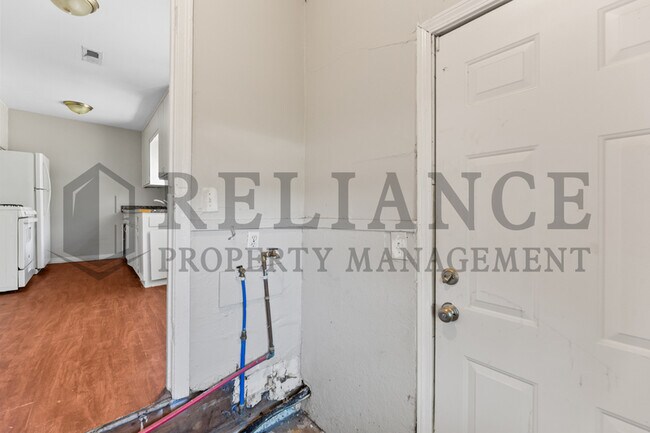 Building Photo - 2237 N Erie St