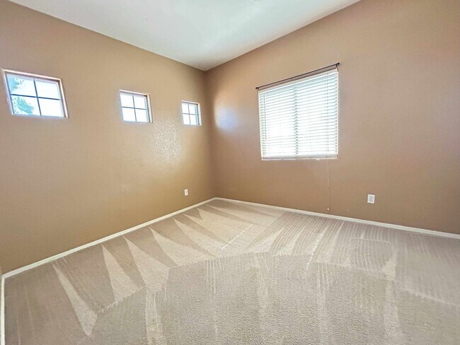 Building Photo - MOUNTAIN VISTA RANCH HOME WITH POOL AND SP...