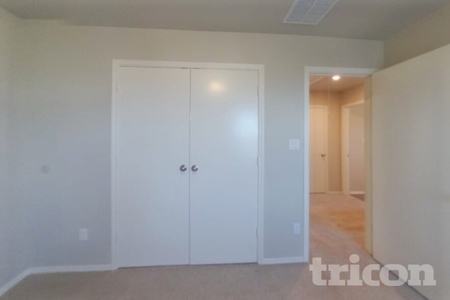 Building Photo - 5221 Saddle Clb Dr