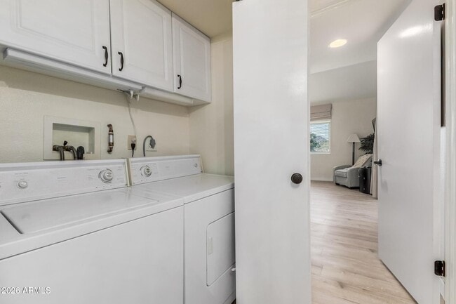 Building Photo - 7424 N Vía Camello Del Norte