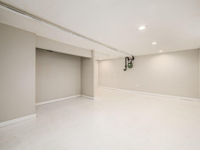Building Photo - 111 E Selby Blvd