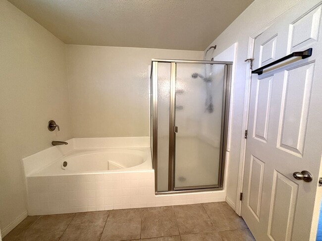 Building Photo - Spacoius Home Available Now!