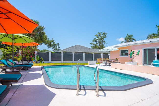 Building Photo - 4056 38th Way S