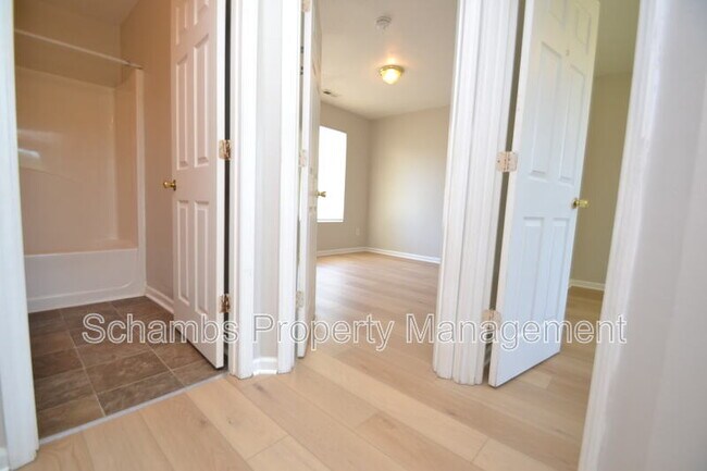 Building Photo - 824 Cumberland St