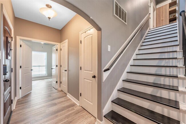 Building Photo - 25135 Andris Ln