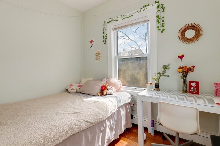 Building Photo - 61 Algonquin Rd