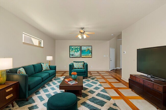Building Photo - 1230 Nicholas Manor