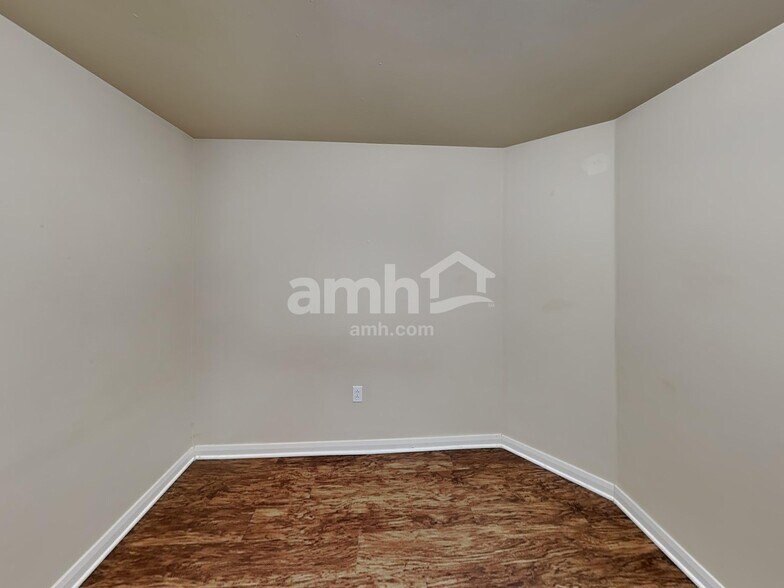 Building Photo - 3595 S Feulner Dr