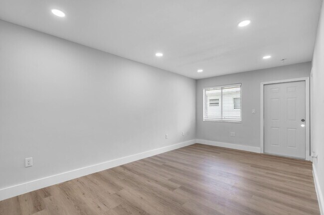 Building Photo - 560 NE 63rd St