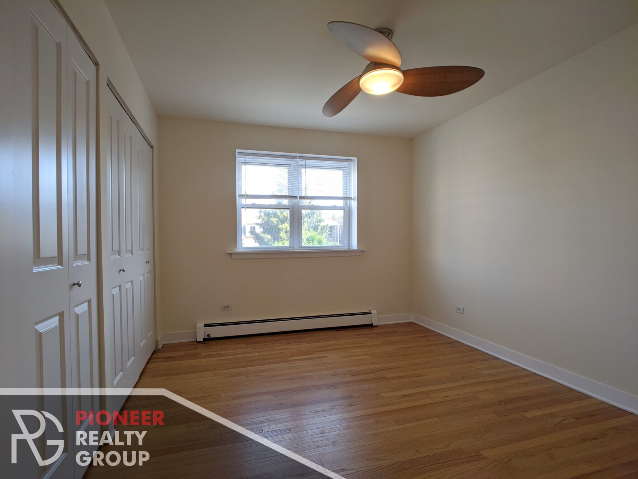 Building Photo - 643 W Wrightwood Ave