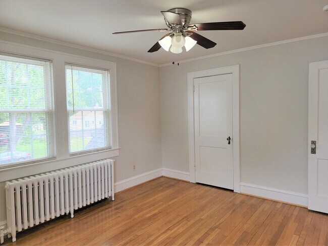 Building Photo - 69 Greenbriar Ave