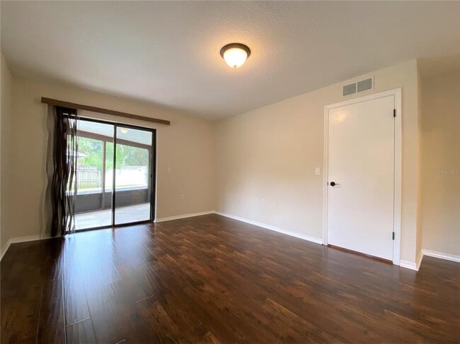 Building Photo - 214 Stevenage Dr