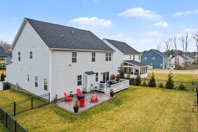 Building Photo - 4 Bedroom Executive Home located in Magnolia Green