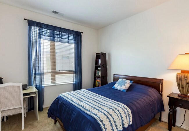 Building Photo - BRIGHT & PRIVATE, END CORNER UNIT, 2BR/2.5BA CONDO IN THE FUSION COMPLEX CLOSE TO EVERYTHING & 5 ...