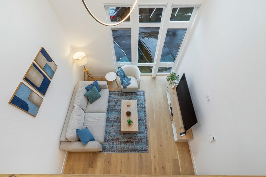 Building Photo - 129 11th Ave E