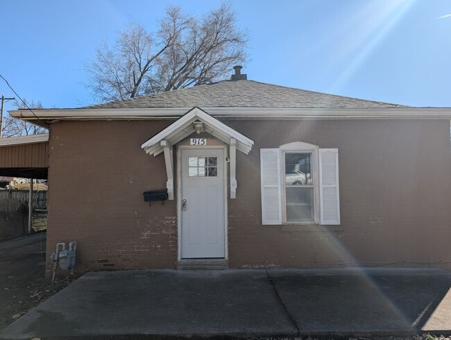 Building Photo - 2 Bedroom House