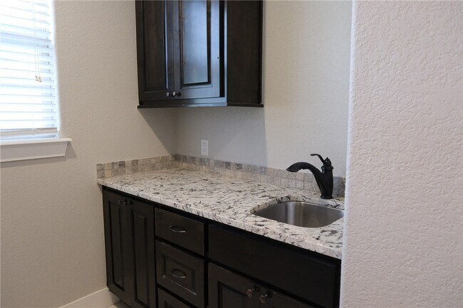 Building Photo - 2200 NW Small Oaks St