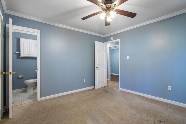 Building Photo - Stunning 3 Bedroom Home AVAILABLE NOW!