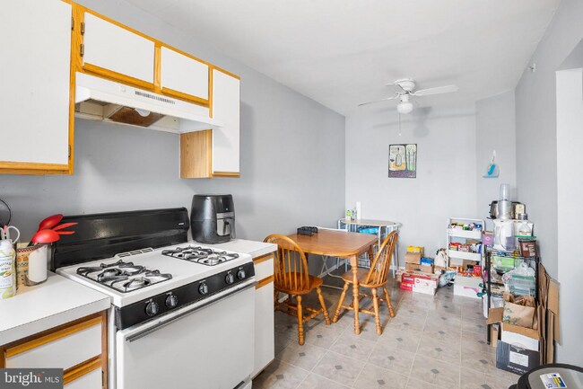 Building Photo - 305 Ventnor Ct