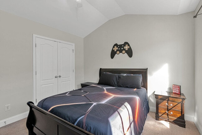 Building Photo - 218 Maidstone Dr