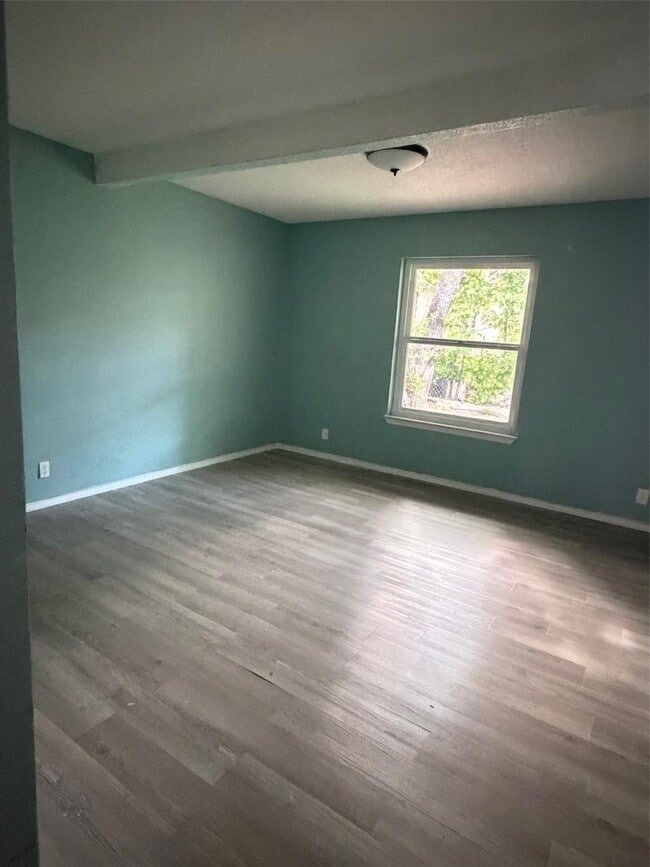 Building Photo - 1006 N Meadows Dr