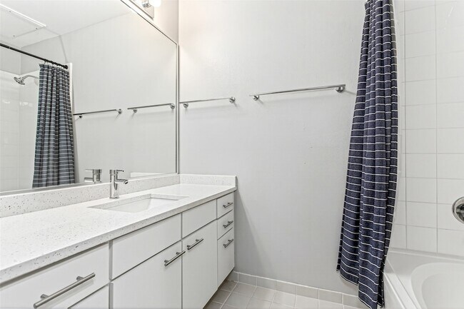 Building Photo - 3015 Bryan St