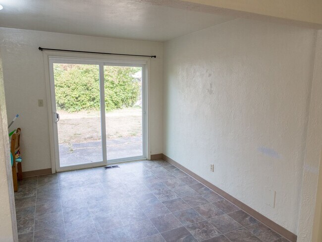 Building Photo - 1930 NW Kings Blvd