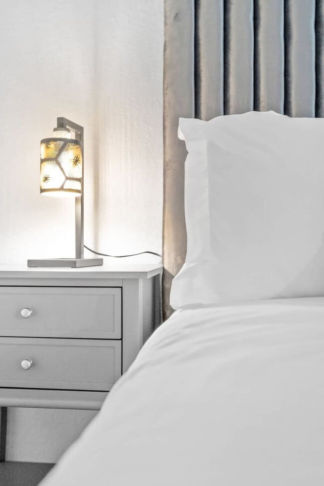 Building Photo - 2065 SW 28th Terrace