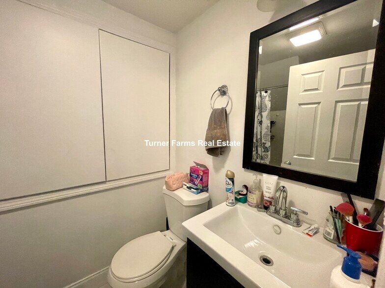 Building Photo - 243 Northampton St