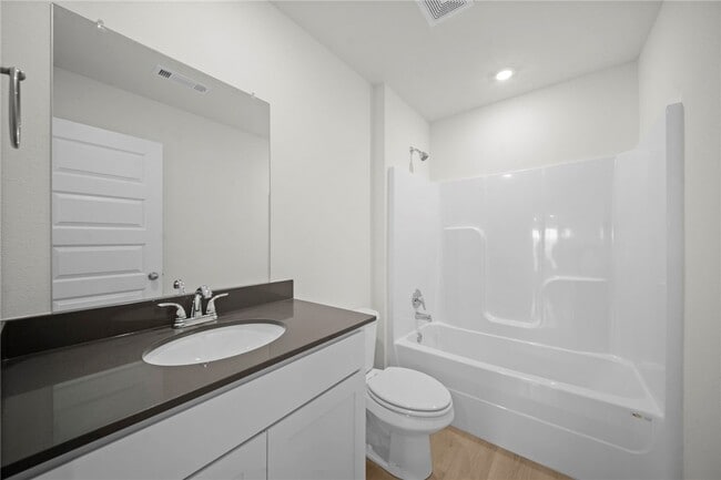 Building Photo - 3844 Pinecrest St