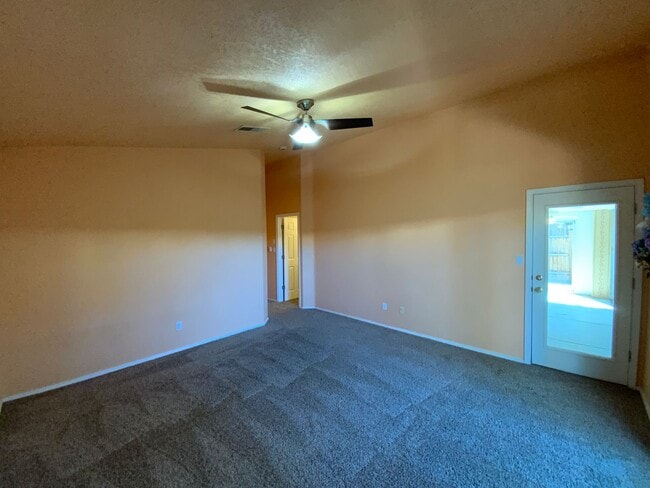 Building Photo - 3 Bedroom Single Story Home Near Unser Blv...