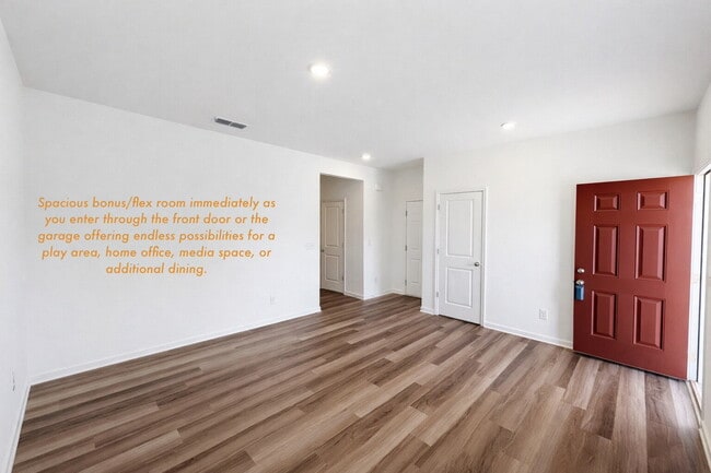 Building Photo - Like New 5 Bedroom Home with Community Amenities