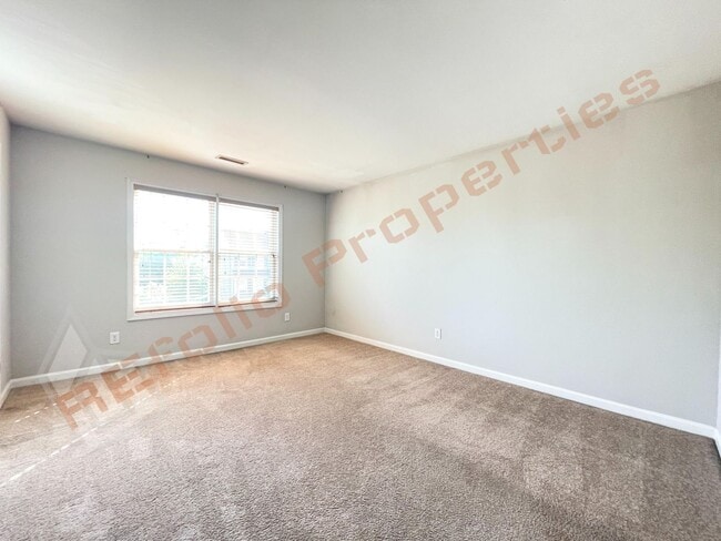 Building Photo - Lovely 4 Bedroom, 2.5 Bath Single-Family H...